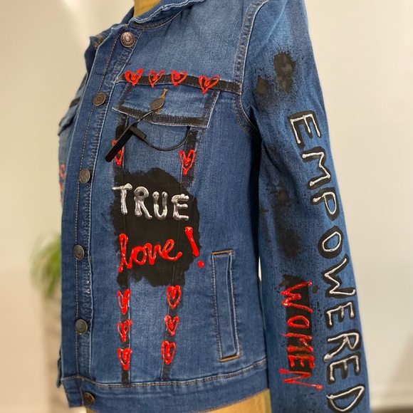 Elegance is attitude Jacket - Picture 2 of 4